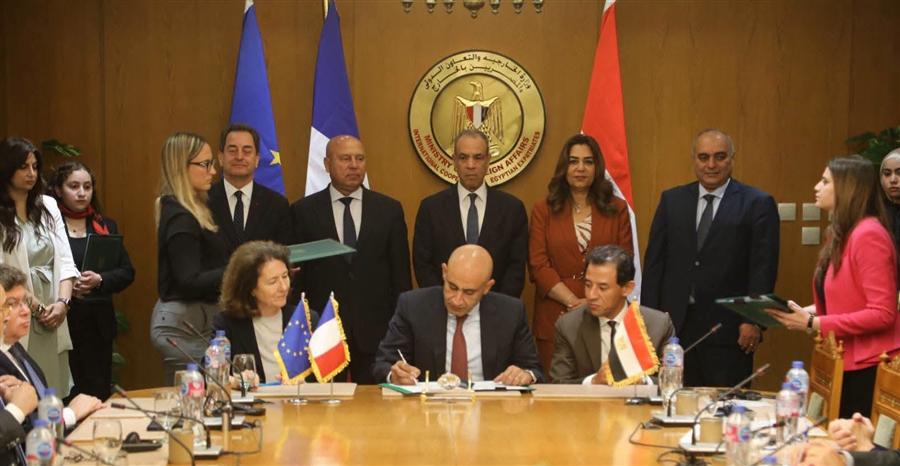 Egypt, France sign agreements to establish 2 applied technology schools